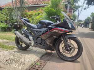 Jual bekas YAMAHA R15 V2 TAHUN 2016,lokasi di Bantar Gebang