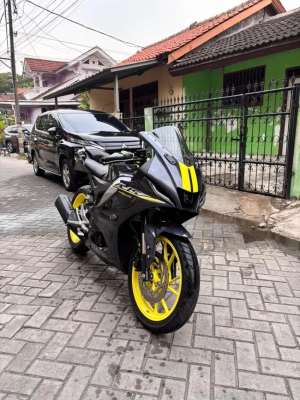 Jual bekas YAMAHA R15 V4 2023,lokasi di Cibeber