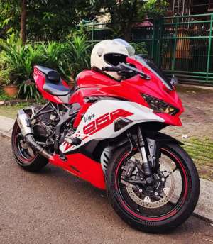 Jual bekas ZX25 2022 merah putih SE ABS,lokasi di Bekasi Selatan