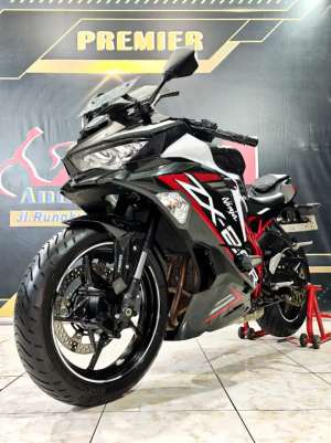 Jual bekas Zx25R ABS Qs 4cilinder KM.2rb Pearl White super.Anugerah motor rungkut,lokasi di Gedangan