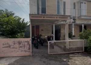 1918.Rumah De Naila Residence Menganti Gresik lokasi di ",
          price: `650000000`,
          currency: `IDR`
    };


    let pageData = {
        viewPhoneModalField: , tersedia melalui melalui situs Lamudi