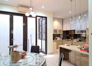 A67 Jual Murah Rumah Bagus Jalan Lebar 3 Mobil di dekat Tomang Raya lokasi di jati-pulo, tersedia melalui melalui situs Lamudi