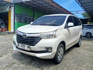 Jual bekas Avanza 1.3 E At 2015 putih mulus pemakaian pribadi,lokasi di 