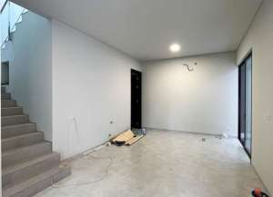 BARU GRESS MEWAHRUMAH MEWAH MANYAR TIRTOASRI 2 LANTAI lokasi di menur-pumpungan, tersedia melalui melalui situs Lamudi