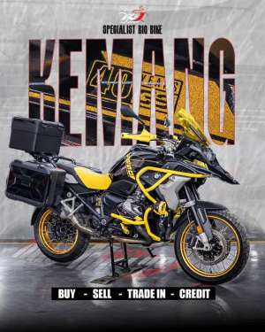 Jual bekas BPKBSTNK BMW GS K51 K50 1250 Hitam Kuning Tahun 2021 Odo 6.000 an,lokasi di Bekasi Jaya