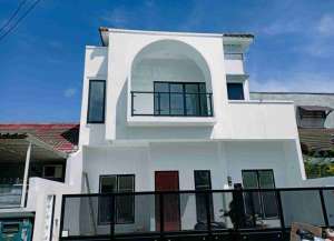 BRAND NEW Kencana Loka Sektor 12.3 BSD Rumah 2 Lantai Siap Huni SHM 2,95 M Nego lokasi di ",
          price: `2950000000`,
          currency: `IDR`
    };


    let pageData = {
        viewPhoneModalField: , tersedia melalui melalui situs Lamudi
