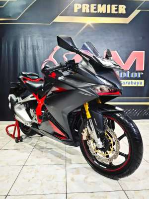 Jual bekas Cbr 250RR ABS SP Black Matte Odo.6rb mulus mwh. Anugerah motor rungkut,lokasi di Jambangan