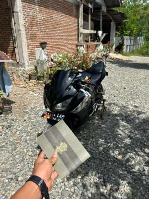 Jual bekas Cbr tahun 2014 surat lengkap pajak plat mati,lokasi di Blang Bintang