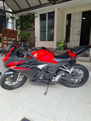 Jual bekas CBR150R ABS 2023 KM 3K - LIKE NEW,lokasi di Gading Serpong