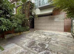 citra land megah royal hill dijual cepat lokasi di ",
          price: `2850000000`,
          currency: `IDR`
    };


    let pageData = {
        viewPhoneModalField: , tersedia melalui melalui situs Lamudi