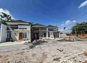 Cluster dekat gedung Badan Pemeriksa Keuangan banyumanik lokasi di ",
          price: `495000000`,
          currency: `IDR`
    };


    let pageData = {
        viewPhoneModalField: , tersedia melalui melalui situs Lamudi