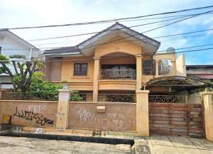 Dekat Wisma Lampung, Central Park Mall Taman Anggrek, Dijual Rumah Design Mediterranian Classic 350m2 Terawat Siap Huni. lokasi di ",
          price: `6500000000`,
          currency: `IDR`
    };


    let pageData = {
        viewPhoneModalField: , tersedia melalui melalui situs Lamudi