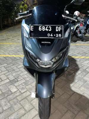 Jual bekas Di jual motor pcx 160 non abs tangan pertama,lokasi di Kesambi