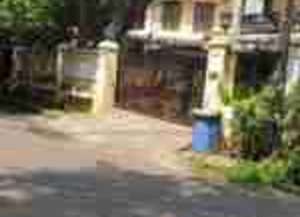 Di Jual Rumah 2 Lantai di Bonang Pegangsaan Menteng Jakarta dengan Lokasi Strategis lokasi di menteng, tersedia melalui melalui situs Lamudi