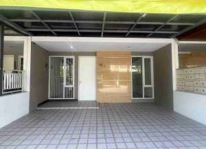 di jual rumah di kawasan elit komplek cheryfiled buah batu Bandung lokasi di ",
          price: `1800000000`,
          currency: `IDR`
    };


    let pageData = {
        viewPhoneModalField: , tersedia melalui melalui situs Lamudi