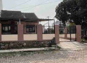 Di Jual Rumah Hoek Perum Korpri Cisauk SerpongTangerang lokasi di ",
          price: `650000000`,
          currency: `IDR`
    };


    let pageData = {
        viewPhoneModalField: , tersedia melalui melalui situs Lamudi