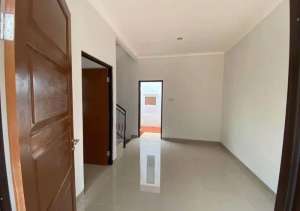 DI JUAL RUMAH MURAH 2 LANTAI lokasi di Cileungsi, tersedia melalui melalui situs Olx