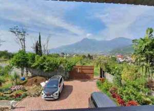 DI JUAL VILLA 2 LANTAI PANORAMA PEGUNUNGAN BARU lokasi di ",
          price: `4000000000`,
          currency: `IDR`
    };


    let pageData = {
        viewPhoneModalField: , tersedia melalui melalui situs Lamudi