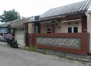 di kontrakan rumah di perumahan lokasi di ",
          price: `550000000`,
          currency: `IDR`
    };


    let pageData = {
        viewPhoneModalField: , tersedia melalui melalui situs Lamudi
