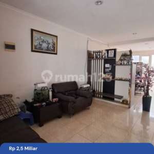 di Perumahan The Green Court, Jl. Boulevard, Kapuk, Cengkareng, Kota Jakarta Barat, DKI Jakarta, Indonesia, 11720, Taman Palem Rumah Bagus HGB , tersedia melalui melalui situs Rumah123