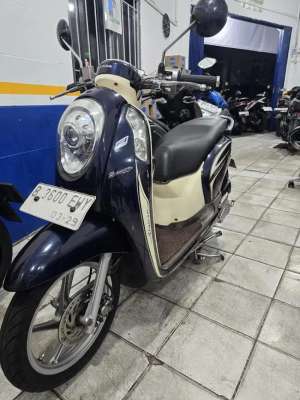 Jual bekas DIJUAL CASH HONDA SCOOPY STYLISH CBS FI THN 2014 PAJAK OF 1 X,lokasi di Pasar Rebo