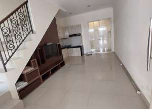 Dijual Cepat Murah Rumah Furnished West Europe uk.4x12m Green Lake City lokasi di cipondoh, tersedia melalui melalui situs Lamudi