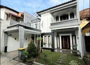 Dijual Cepat Rumah di Perum. Pemda. Dekat Tol Jatiasih. Bekasi. lokasi di ",
          price: `1800000000`,
          currency: `IDR`
    };


    let pageData = {
        viewPhoneModalField: , tersedia melalui melalui situs Lamudi