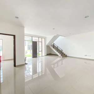 Dijual Cepat Rumah Di PIK 2 uk 10x15 Kondisi Bagus lokasi di Kosambi, tersedia melalui melalui situs Olx