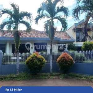 Dijual Cepat Rumah Lahan Luas Cantik Siap Huni Dekat Tol , tersedia melalui melalui situs Rumah123