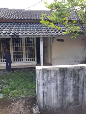 Dijual Cepat Rumah Murah DIHITUNG TANAH di Bintaro lokasi di Pondok Aren, tersedia melalui melalui situs Olx