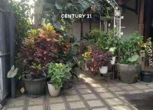 Dijual Cepat Rumah Terawat Asri Strategis Bangka Mampang lokasi di ",
          price: `6500000000`,
          currency: `IDR`
    };


    let pageData = {
        viewPhoneModalField: , tersedia melalui melalui situs Lamudi