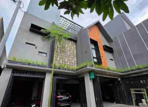 DIJUAL KOST EKSKLUSIF FULL FURNISHED, LOKASI DI DEMANGAN BARU GEJAYAN YOGYA lokasi di ",
          price: `3700000000`,
          currency: `IDR`
    };


    let pageData = {
        viewPhoneModalField: , tersedia melalui melalui situs Lamudi