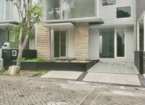 DIJUAL MURAH RUMAH GREENWOOD CITRALAND 3KT DEKAT PASAR MODERN lokasi di sambikerep, tersedia melalui melalui situs Lamudi