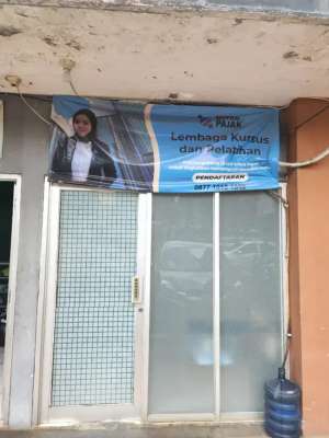 Dijual Ruko Strategis di Cibubur Village ApartemenBlok D lokasi di Cimanggis, tersedia melalui melalui situs Olx