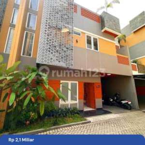 Dijual Rumah 2 LantaiRooftop Di Jagakarsa Jakarta Selatan , tersedia melalui melalui situs Rumah123