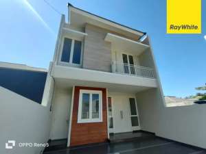 Dijual Rumah 2 lantai di Gayung Kebonsari Surabaya lokasi di Gayungan, tersedia melalui melalui situs Olx