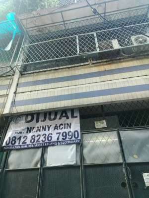 Dijual rumah 3 lantai di Jelambar Barat 2 J lokasi di Grogol Petamburan, tersedia melalui melalui situs Olx