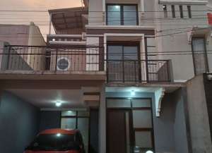 Dijual Rumah 3 Lantai Full Furnish di DMarco Diamond Depok Free Mobil lokasi di kalibaru-2, tersedia melalui melalui situs Lamudi