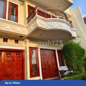 Dijual Rumah Bagus Di Villa Permata Gading Kelapa Gading Lt 200m2 Lb 400m2 , tersedia melalui melalui situs Rumah123