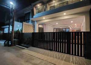 DIJUAL RUMAH BAGUS SIAP HUNI 2LANTAI BARU DIBANGUN VILLA JOMBANG BARU NEMPEL BINTARO TANGSEL. lokasi di ciputat-2, tersedia melalui melalui situs Lamudi