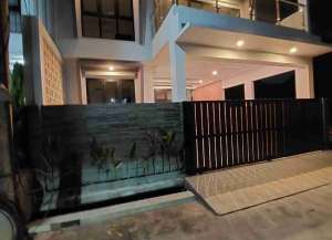 DIJUAL RUMAH BAGUS SIAP HUNI 2LANTAI BARU DIBANGUN VILLA JOMBANG BARU TANGSEL. lokasi di ",
          price: `2000000000`,
          currency: `IDR`
    };


    let pageData = {
        viewPhoneModalField: , tersedia melalui melalui situs Lamudi