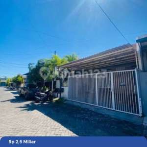 DIJUAL Rumah bentuk KantorKANTOR BENTUK RUMAH Surabaya timur. Jalan Perum Nirwana Eksekutif blok CC , tersedia melalui melalui situs Rumah123