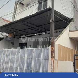 Dijual Rumah Cantik 2 Lantai di Tebet Jakarta Selatan, Bergaya Modern Asri, Bagus Terawat, Istimewa Siap Huni, SHM, Mudah Akses , tersedia melalui melalui situs Rumah123