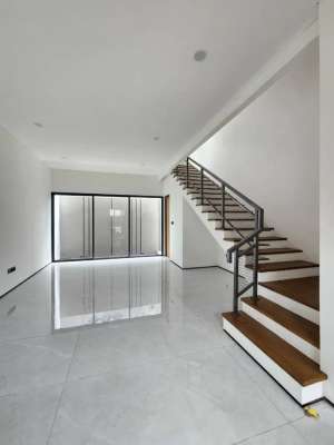 Dijual Rumah Cantik Terawat di Sekelimus Buahbatu Bandung lokasi di Buahbatu (Margacinta), tersedia melalui melalui situs Olx