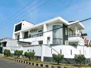 DIJUAL RUMAH DHARMAHUSADA INDAH UTARA SURABAYA RON.A1161 lokasi di Tambaksari, tersedia melalui melalui situs Olx