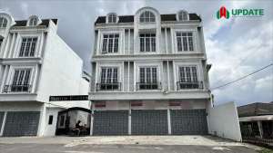 DIJUAL RUMAH DI KOMPLEK SUNRISE RESIDENCE JALAN PELITA 1 MEDAN lokasi di Medan Barat, tersedia melalui melalui situs Olx