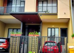 Dijual Rumah di Perumahan Taman Century 1, Depan Mall Pakuwon Bekasi 3,3 M Nego lokasi di bekasi-selatan, tersedia melalui melalui situs Lamudi