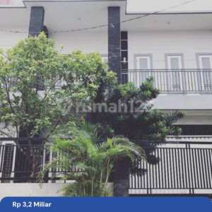 Dijual Rumah Hoek 2.5 LTJlKartini IX, JakPus Luas Tanah 140m2Luas Bangunan 156m2 4 KTdan 4 KM Surat SHM Note Berada di pusat kota. Cocok untuk dijadikan kost2an exclusive. 5 menit ke mangga besar, 5 menit ke pasar baru,Harga 3.2m nego , tersedia melalui melalui situs Rumah123