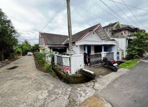 DIJUAL RUMAH HOOK JALAN SELINCAH RAYA SAKO PALEMBANG lokasi di ",
          price: `570000000`,
          currency: `IDR`
    };


    let pageData = {
        viewPhoneModalField: , tersedia melalui melalui situs Lamudi
