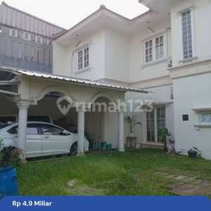 Dijual Rumah Hook Kuldesak Di Kota Wisata , tersedia melalui melalui situs Rumah123